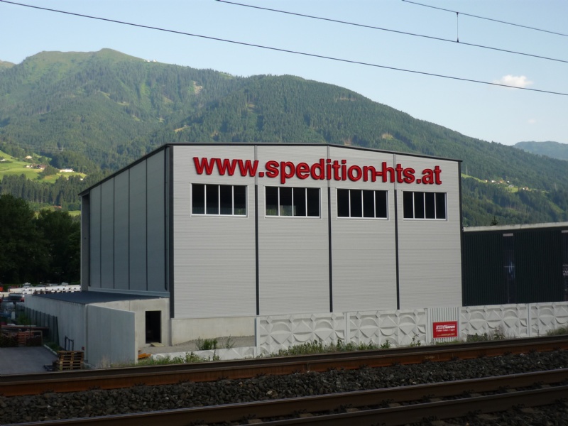 Lagerhalle der Spedition HTS in Tirol